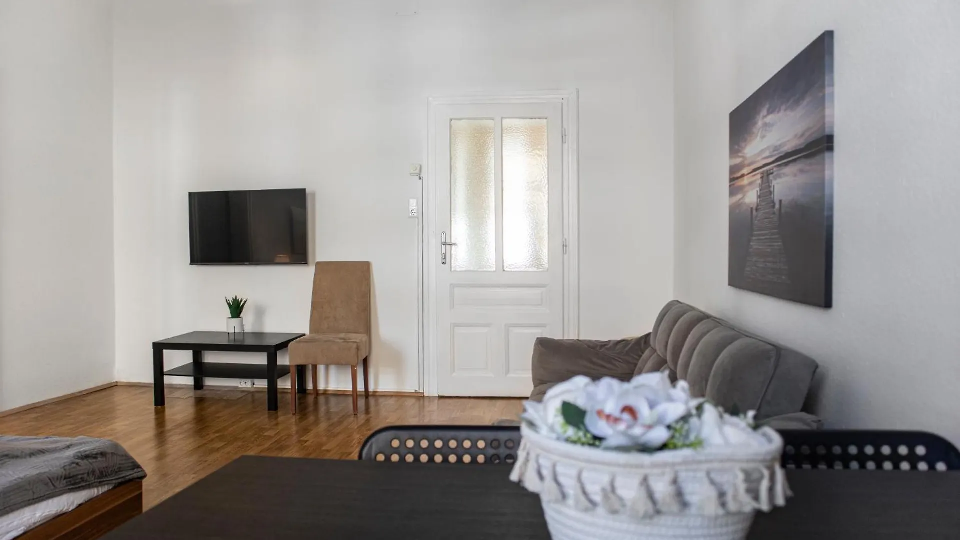 Comfy 2Br Apartment Near Downtown For Longstays Vienna