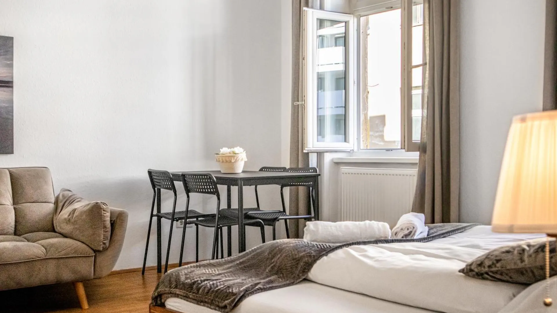 Comfy 2Br Apartment Near Downtown For Longstays Βιέννη